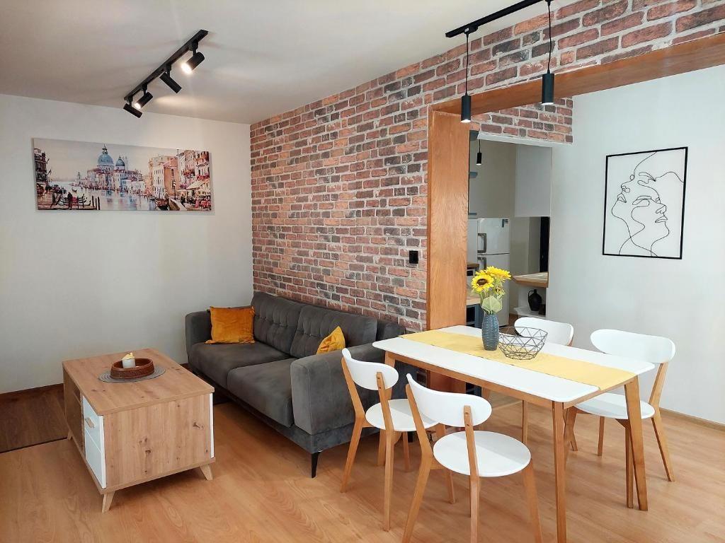 Етаж от къща, под наем, Колхозен пазар