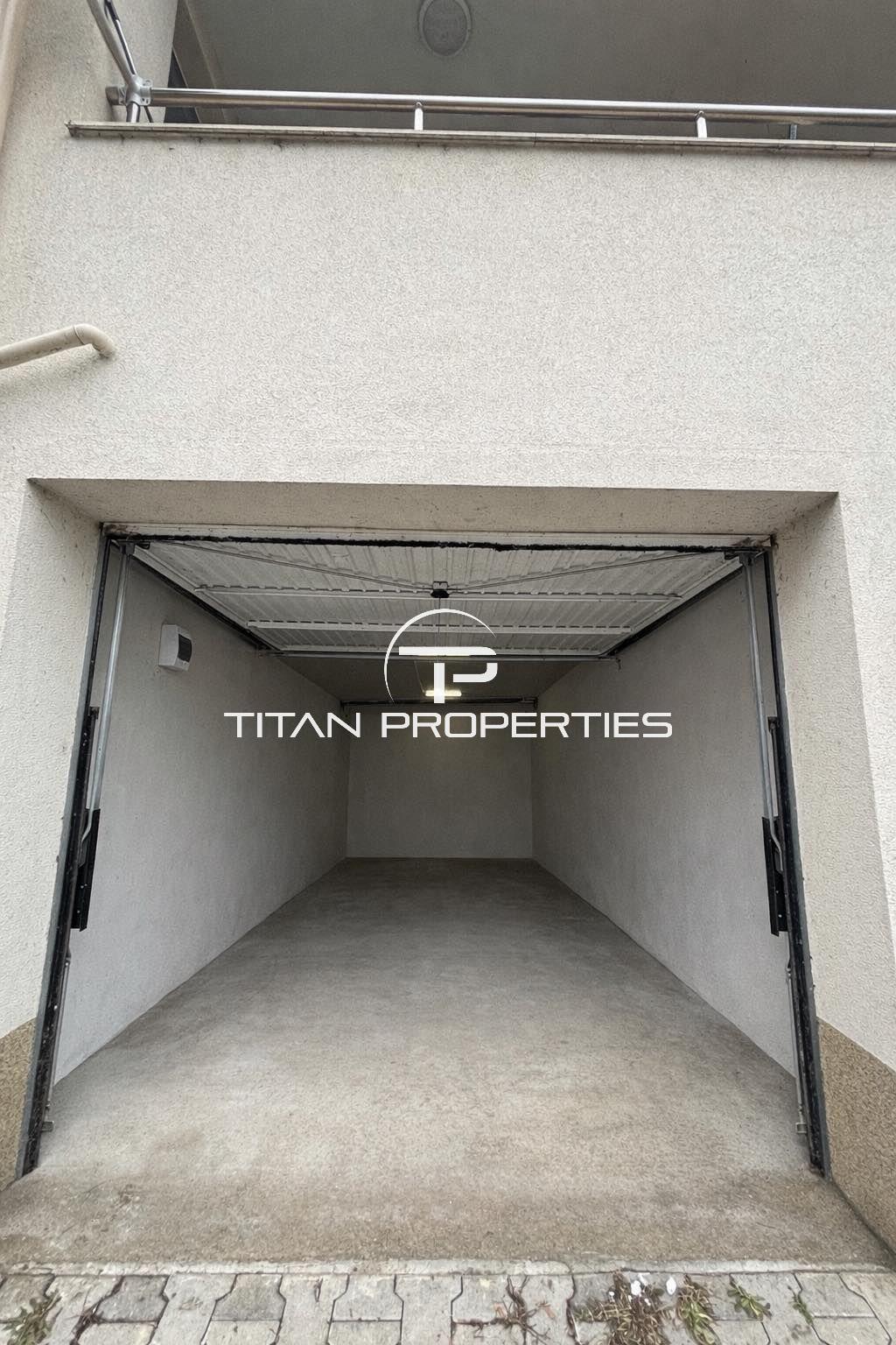 Гараж в тухлена сграда в ж.к Меден Рудник зона Б