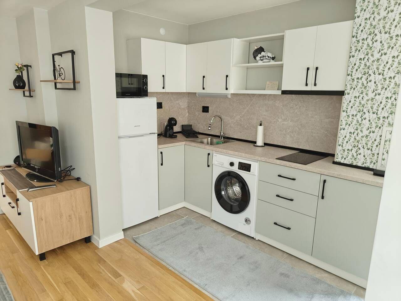 Под наем в Бургас тристаен Център ID 2221608