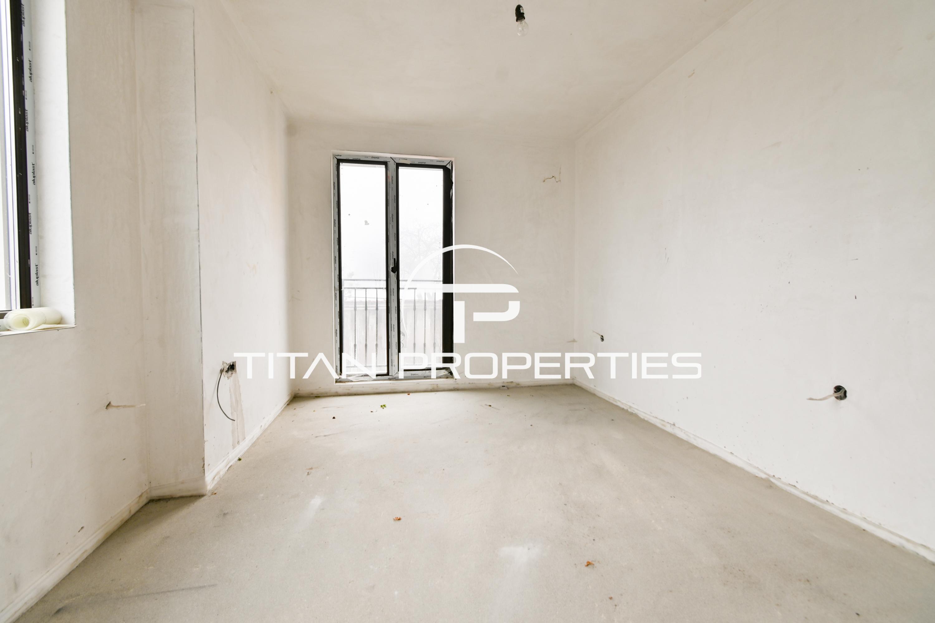 Тристаен за продажба в м-т Гърдова глава