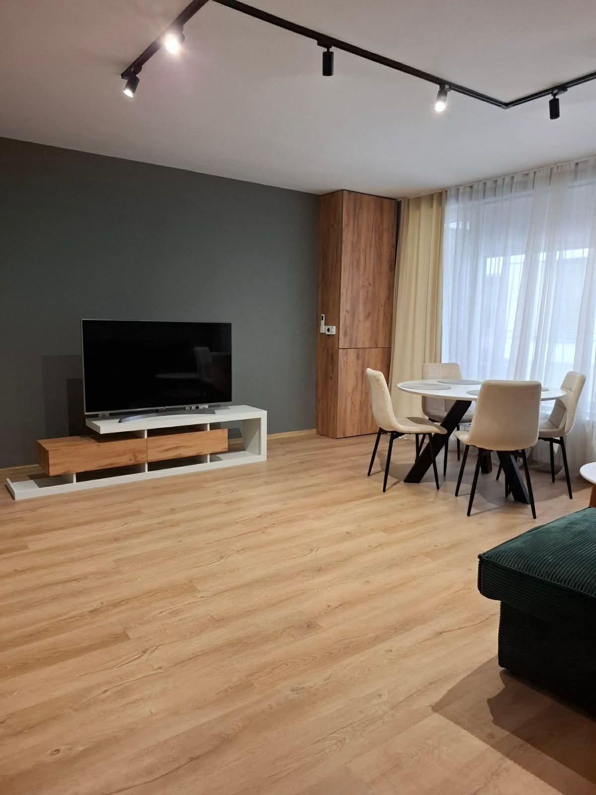 Четиристаен, под наем, жк. Кръстова вада