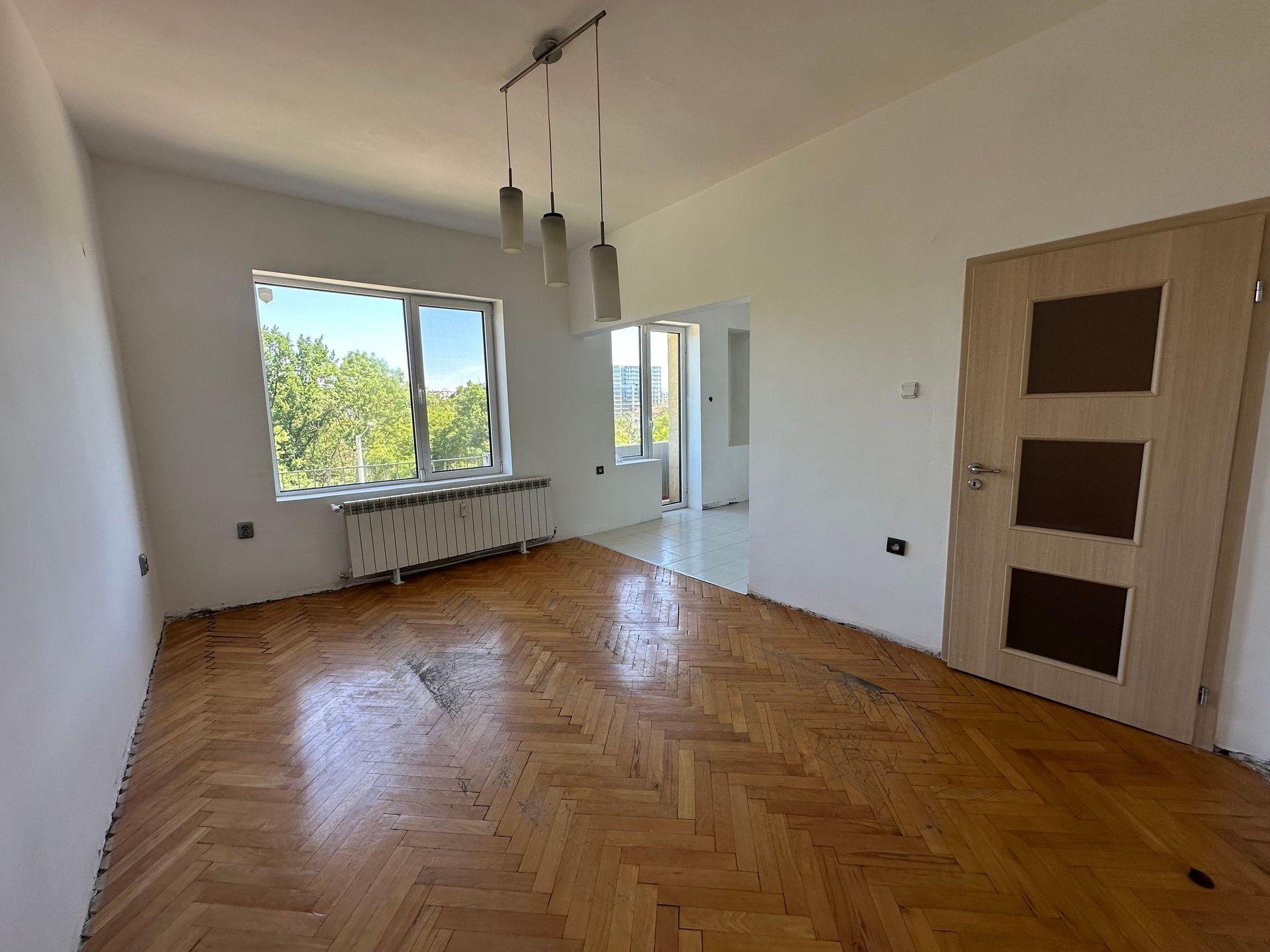 За продажба в София тристаен Център ID 2101485